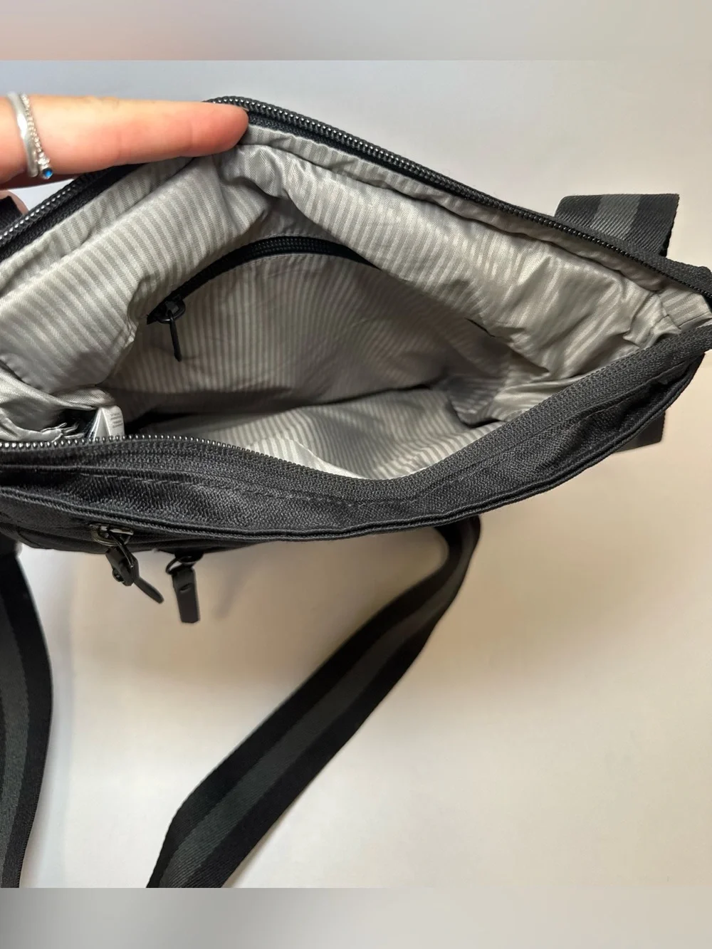 Sherpani Sadie Crossbody Bag in raven black